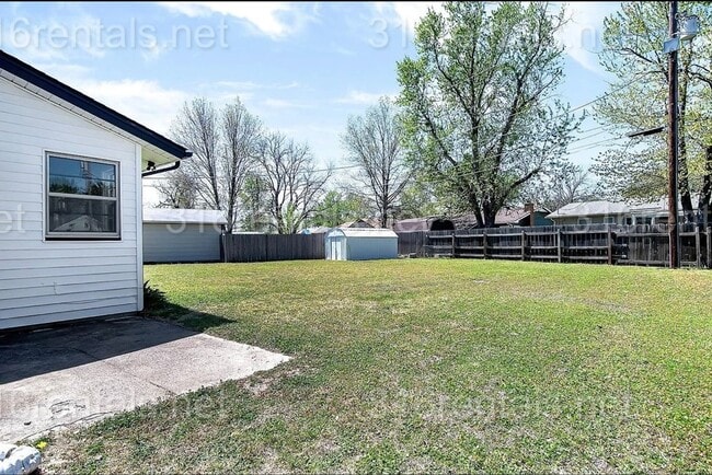 Building Photo - $1795 - 4 bed 2 bath - Single Family Home