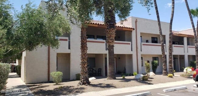 Building Photo - 455 W Kelso St