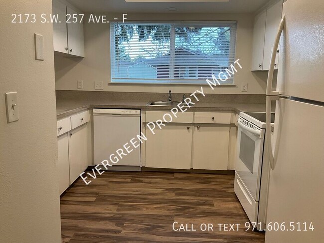 Building Photo - Beautiful 2 BR x 1.5 BA Apartment | Conven...