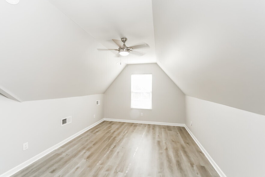Building Photo - 7898 Ironwood Dr