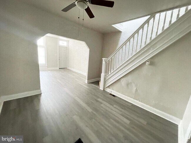 Building Photo - 1736 Darley Ave