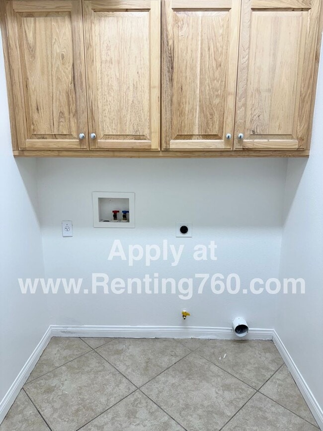 Building Photo - Spacious 3 Bed 2 Bath Home!
