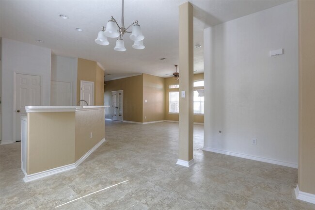 Building Photo - 131 Avonlea Dr