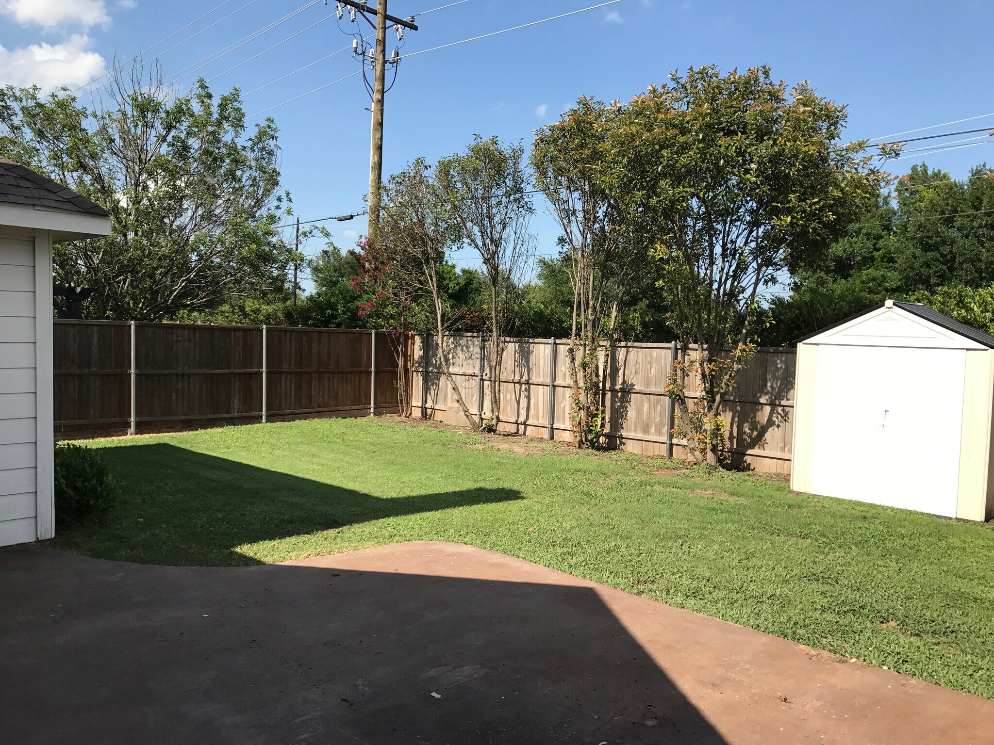 Building Photo - 903 Redbud Dr