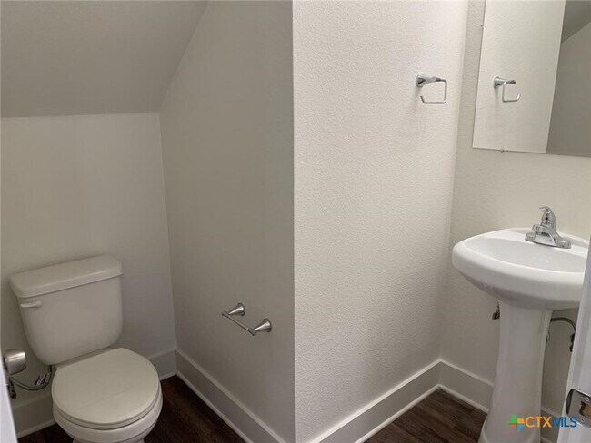 Building Photo - 1854 Royal Loop