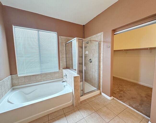 Building Photo - 4 BEDROOM HOME 3 CAR GARAGE ON A CORNER LO...