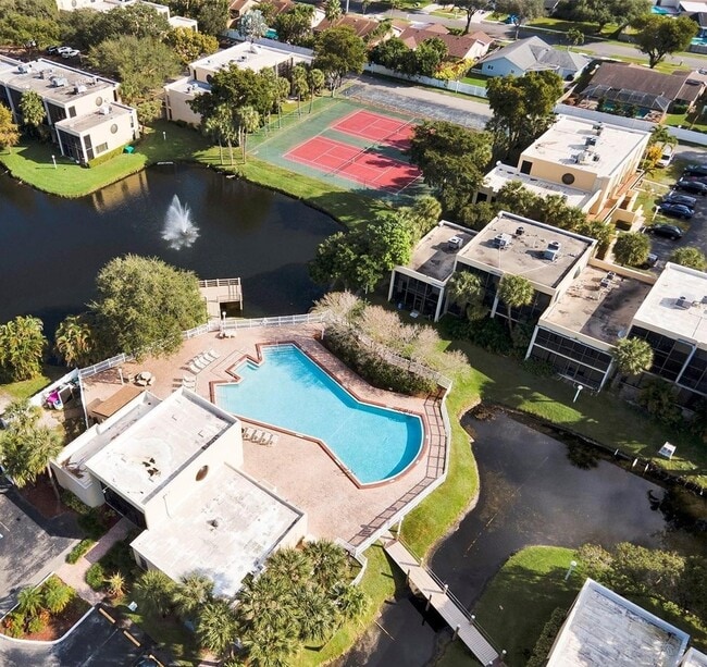 Building Photo - 2800 SW 87th Ave