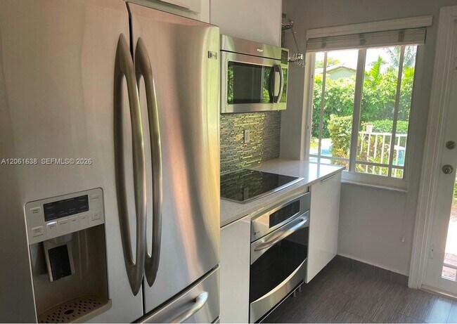 Building Photo - 17 Marabella Ave