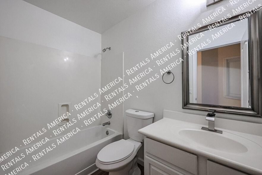 Building Photo - 2276 S Bahama Dr
