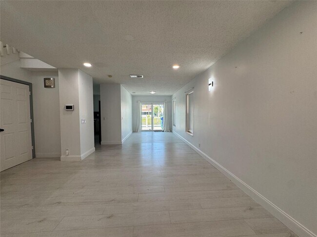 Building Photo - 7481 Santa Monica Dr