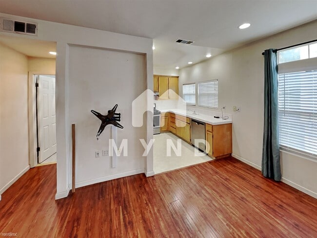 Building Photo - 3 br, 2.5 bath Townhome - 3597 Dayton Common
