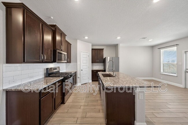 Building Photo - 402 Singing Brk