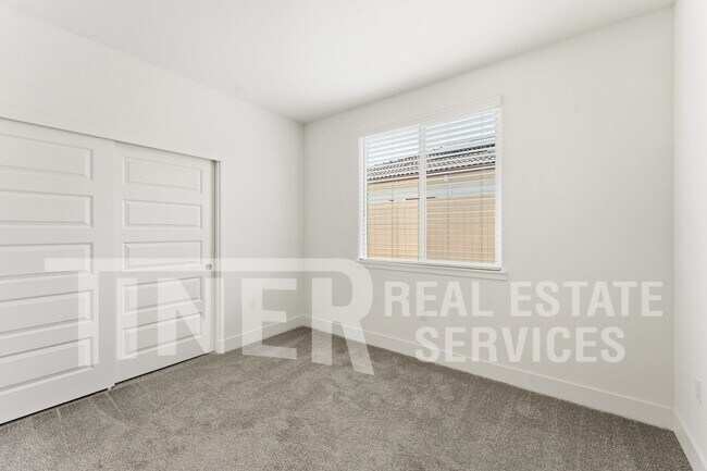 Building Photo - 2231 Oswego St