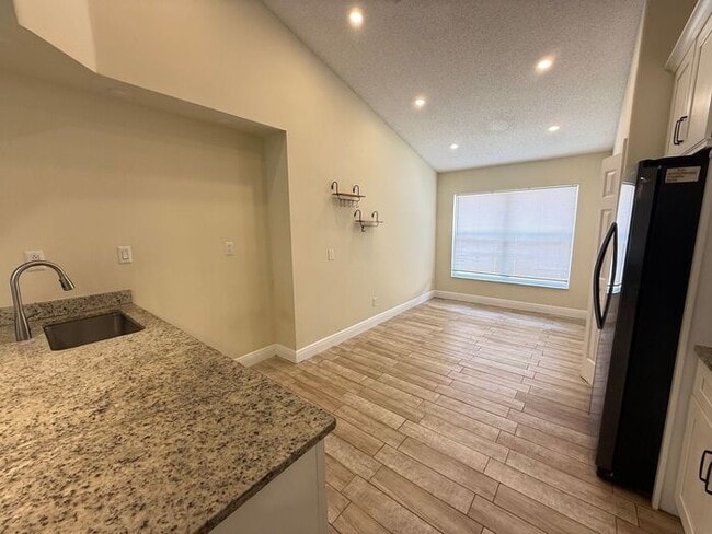 Building Photo - Groveland Home with community pool