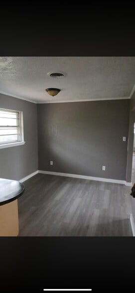 Building Photo - 3808 SE Bedford Dr