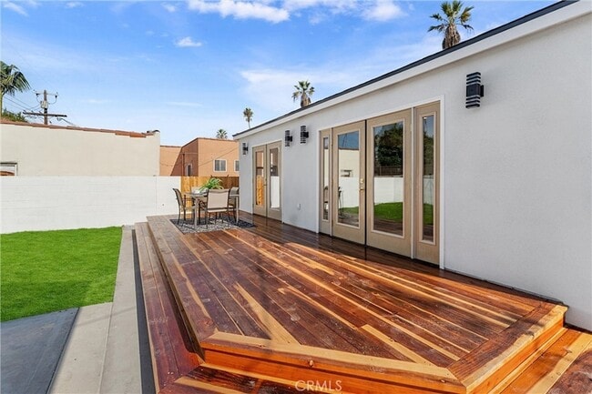 Building Photo - 3945 S Norton Ave