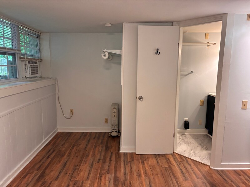 Building Photo - 4951 Lake Forrest Dr NW