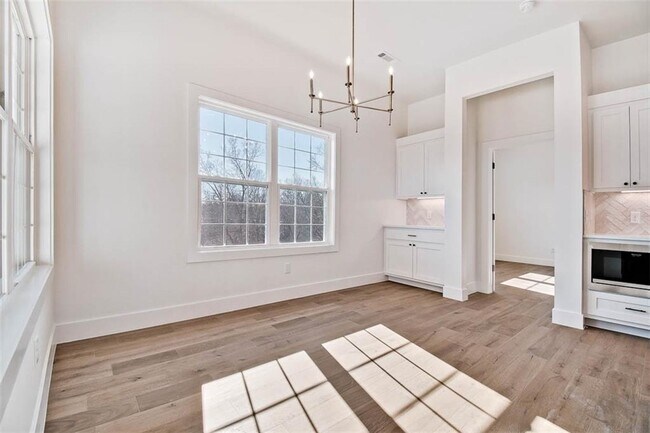 Building Photo - 20 S Kirby Dr