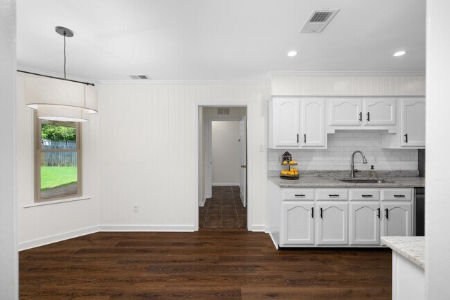 Building Photo - 3075 Stonecrest Cir