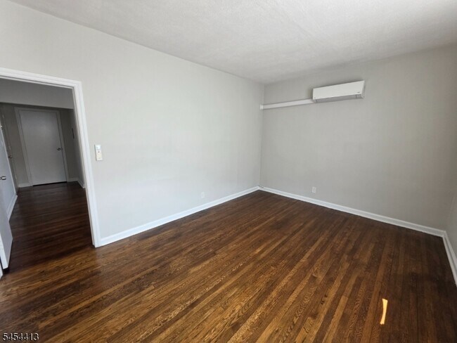 Building Photo - 613 Bloomfield Ave