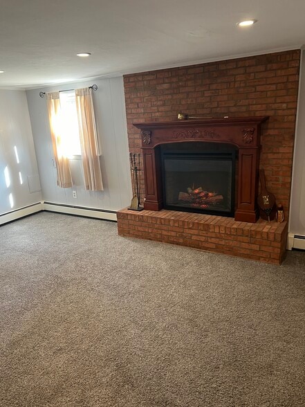 Building Photo - 328 Jamestown Rd