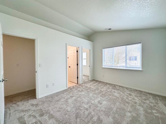 Building Photo - Beautiful 3-Bedroom, 2.5-Bath Condo with Modern Comforts!
