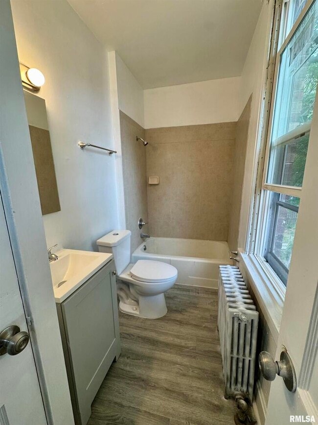 Building Photo - 1622 Washington St