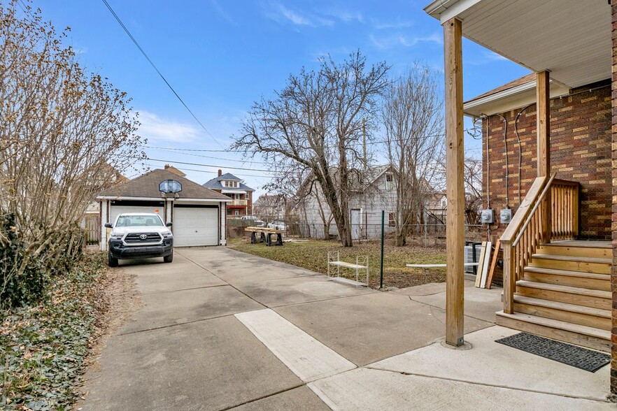 Building Photo - 4707 Larkins St