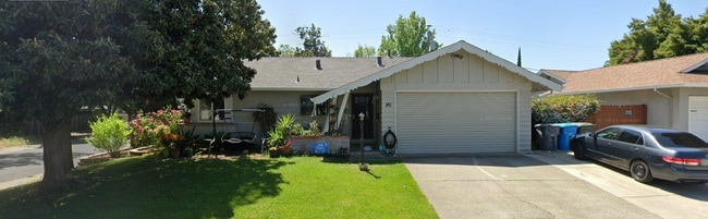 Building Photo - 561 Cottonwood St