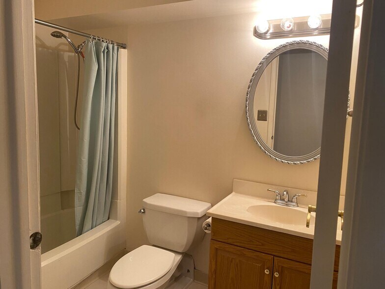 Building Photo - 329 Ridge Point Cir