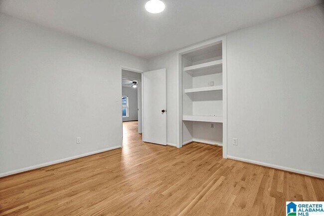 Building Photo - 3541 W Lakeside Dr