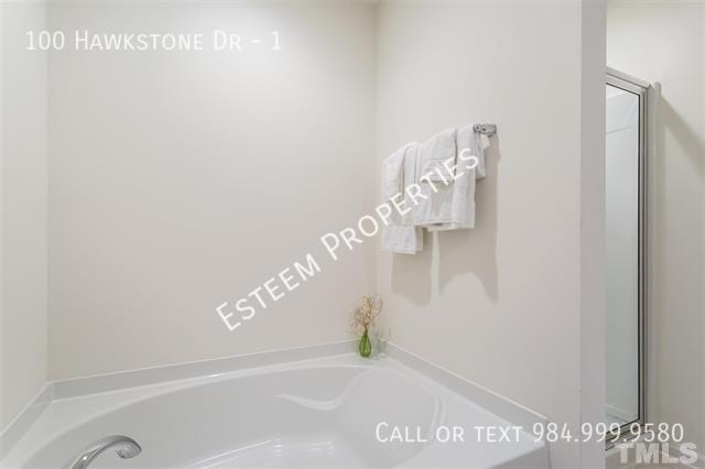 Building Photo - 100 Hawkstone Dr