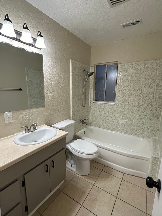 Building Photo - GET $500 OFF OF THE FIRST MONTHS RENT!!!