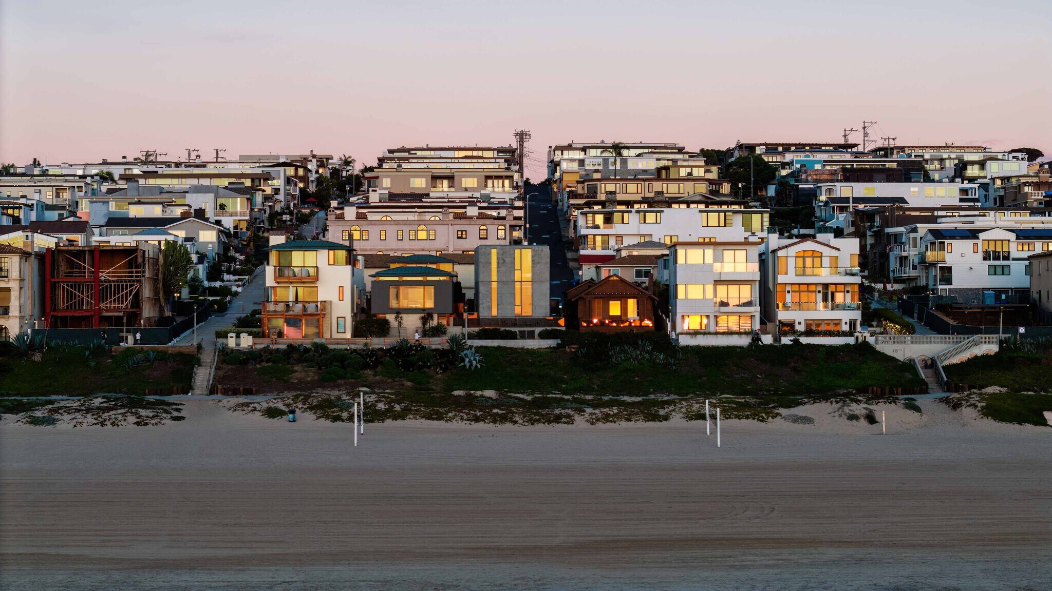 Building Photo - 1812 The Strand