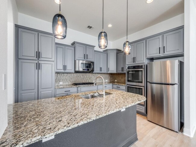 Building Photo - 15224 Glen Heather Dr