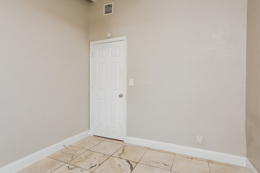 Building Photo - 1616 NW 16th St