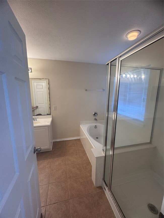 Building Photo - 6213 Stoney Creek Dr