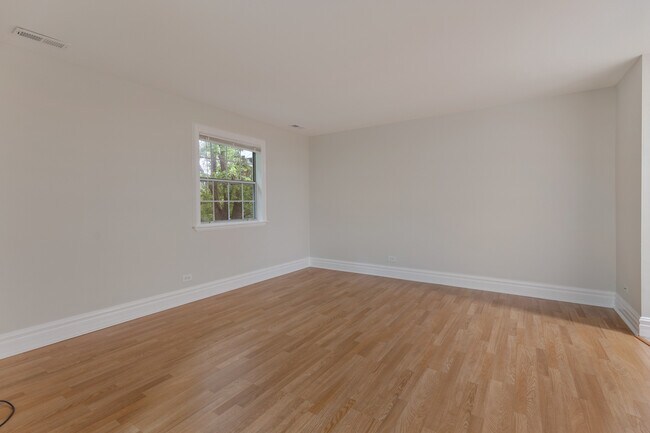 Building Photo - 27 N Victoria Ln