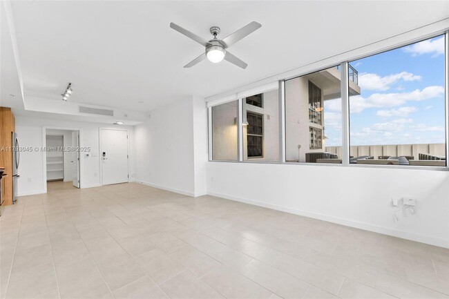 Building Photo - 2150 N Bayshore Dr