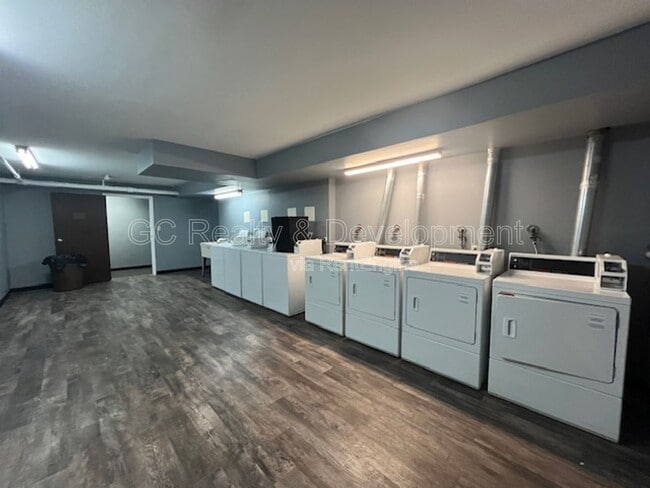 Building Photo - 312 S Warwick Ave