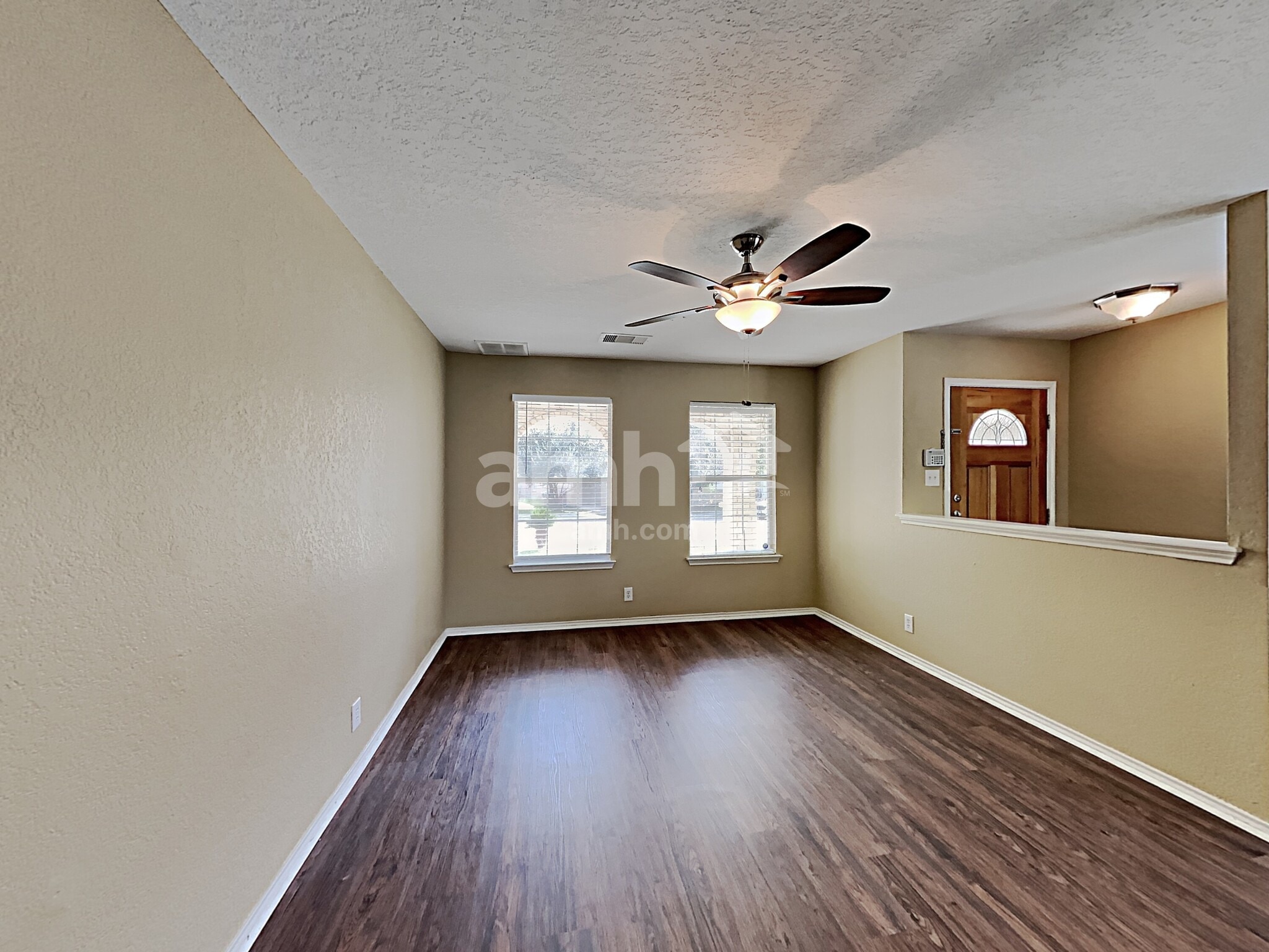 Building Photo - 1303 Range Fld