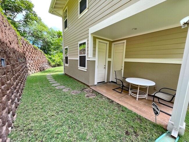 Building Photo - Elegant 1-Bedroom Retreat in Prestigious South Maui Neighborhood w/ Utilities Included – Availabl...