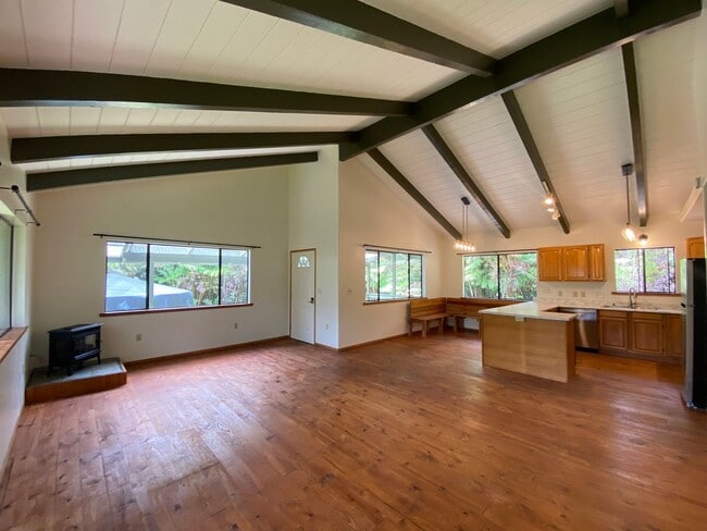 Building Photo - Charming 1-Bedroom Retreat in Volcano