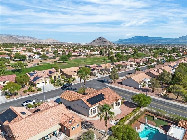 Building Photo - 2652 Youngdale Dr