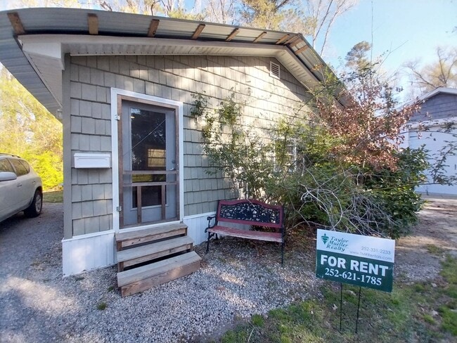 Primary Photo - Cottage Apartment
