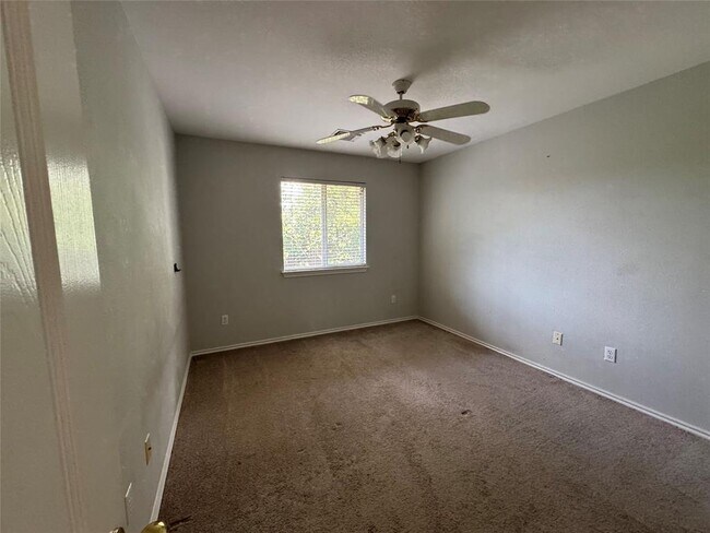 Building Photo - 1810 Rosenborough Ln N