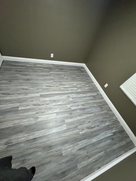 Building Photo - 5060 Village Dr