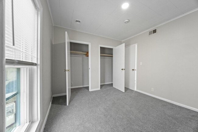 Building Photo - 801 W 26th St