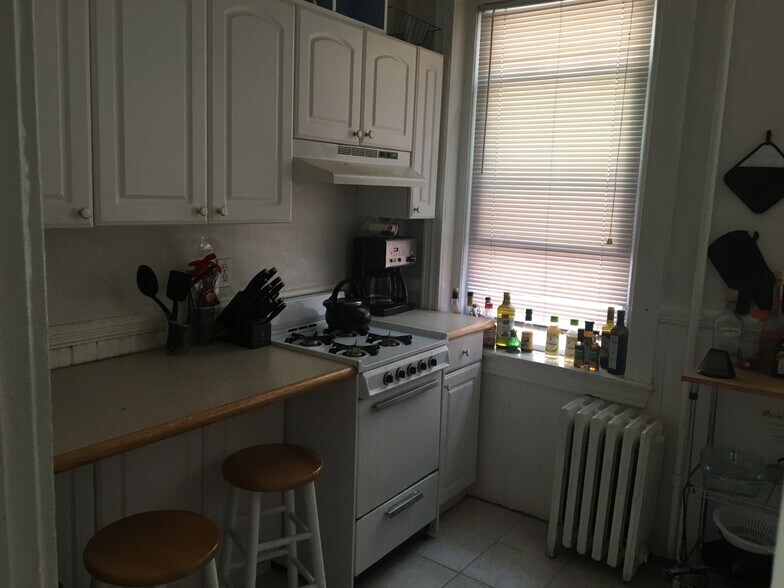 Building Photo - 36 Anderson St