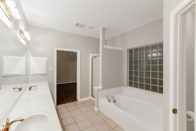 Building Photo - 3931 Shadow Trace Cir